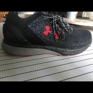 Men’s Under Armour Sneakers - like new